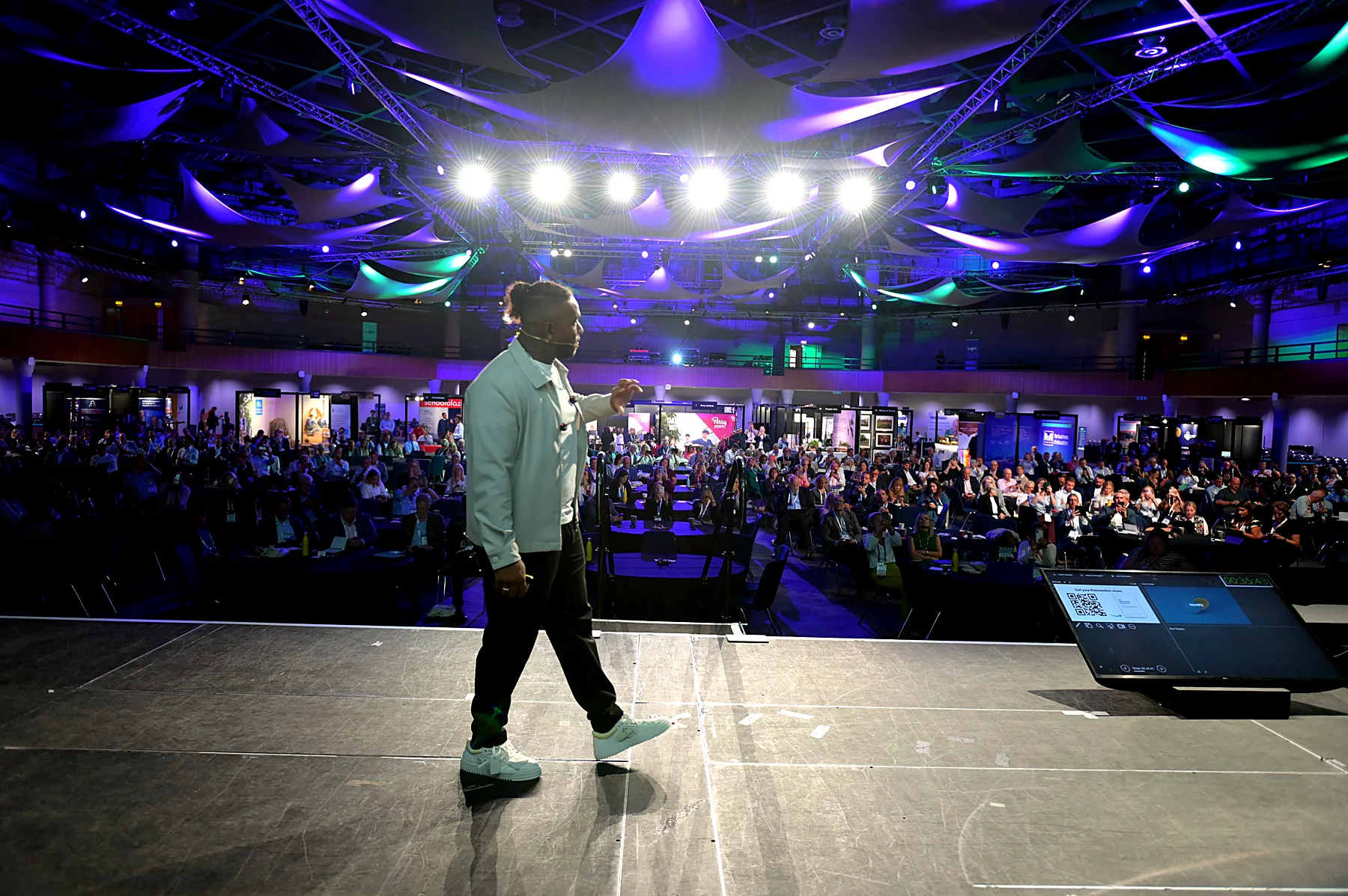 Omar Sharif walking out on stage to a packed hall at the IAPS Annual Conference 2026